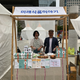 Han Dong-seok and his wife at their egg stall.